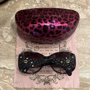 Betsey Johnson Limited Edition Rich Girls Tortoise Sunglasses with Case